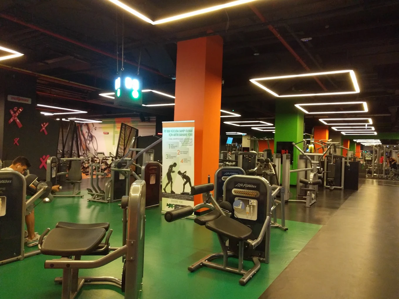 UNİQ İSTANBUL MACFİT SPOR MERKEZİ